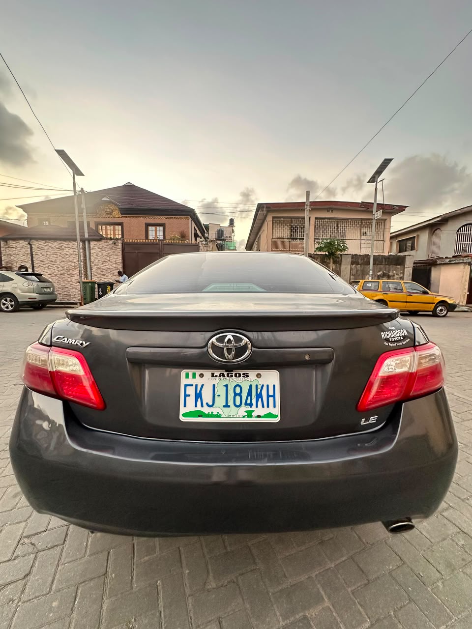 Toyota Camry LE, Dark Grey Sedan — photo 5