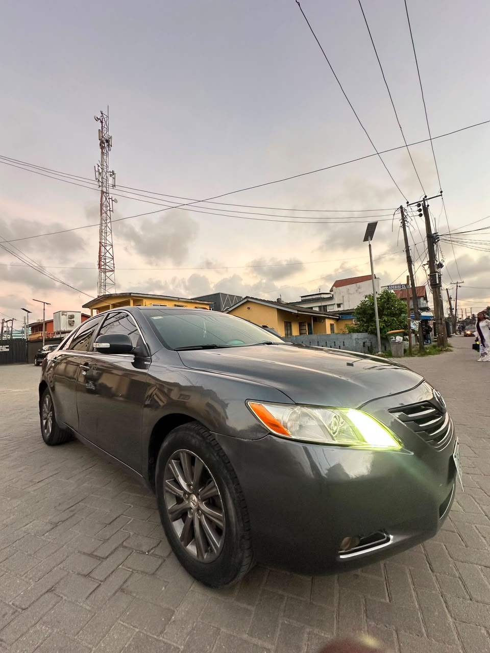 Toyota Camry LE, Dark Grey Sedan — photo 6