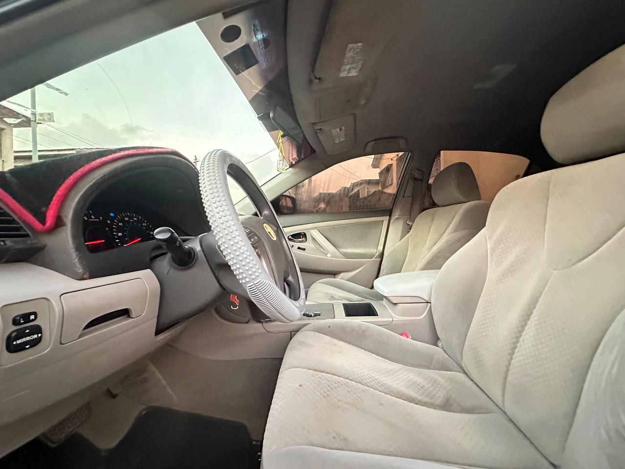 Toyota Camry LE, Dark Grey Sedan — photo 8