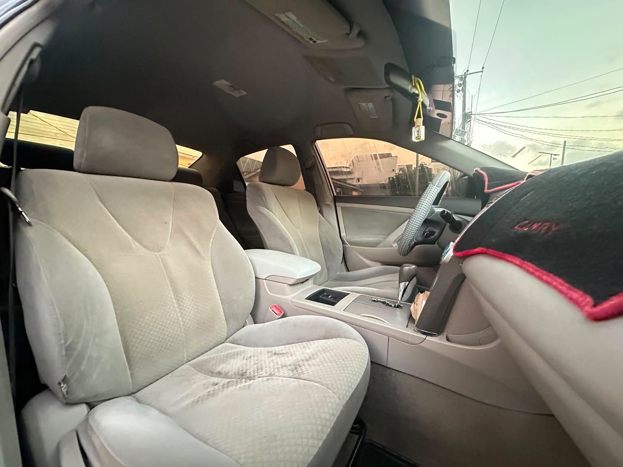 Toyota Camry LE, Dark Grey Sedan — photo 9