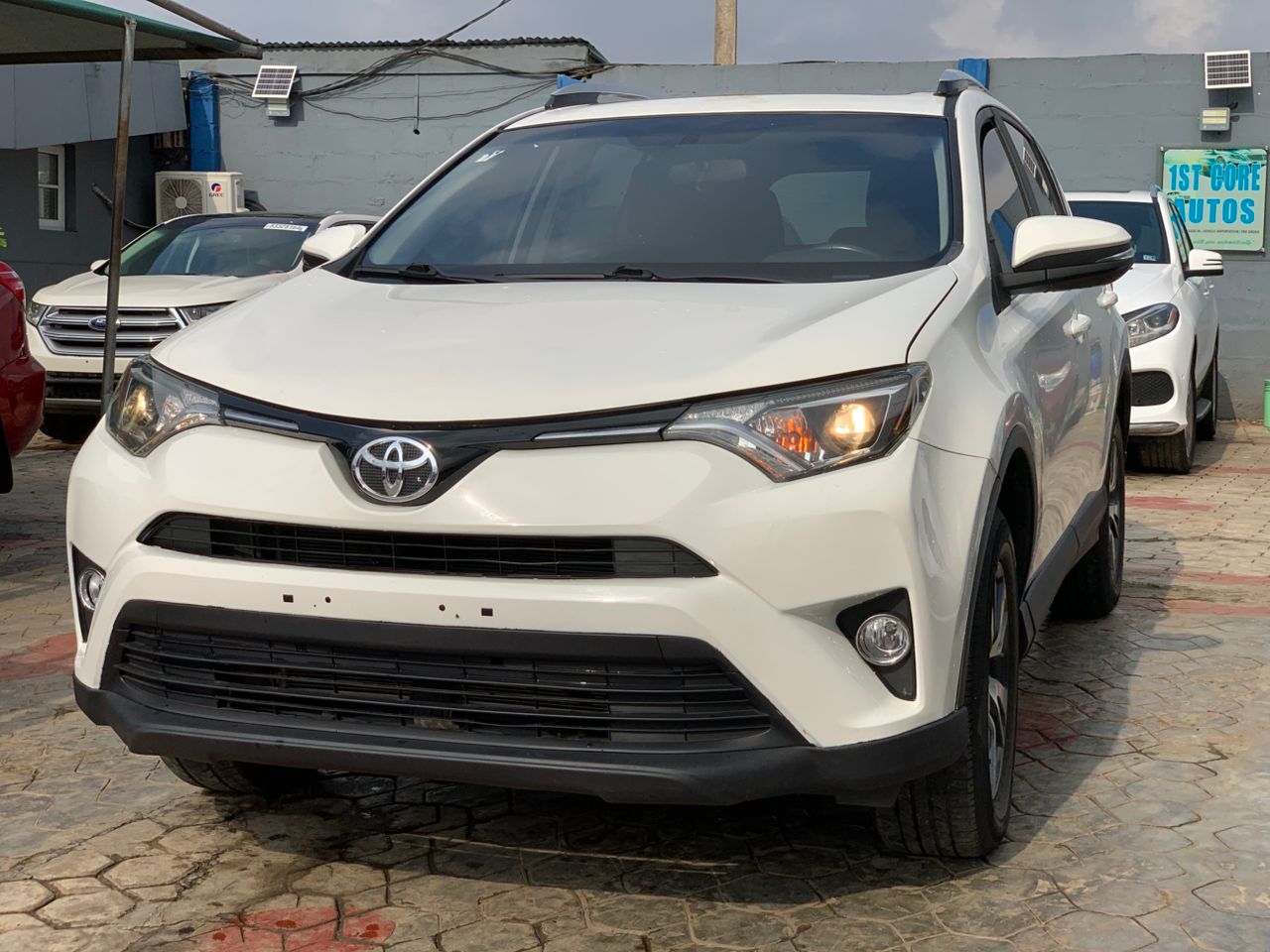 2016 Toyota RAV4 White SUV with Alloy Wheels