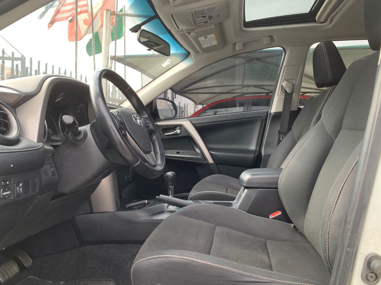 2016 Toyota RAV4 White SUV with Alloy Wheels