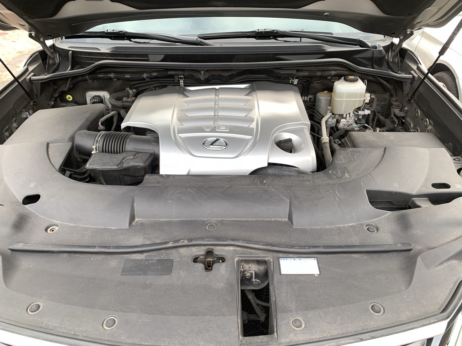 Lexus LX 570, Silver SUV for Sale