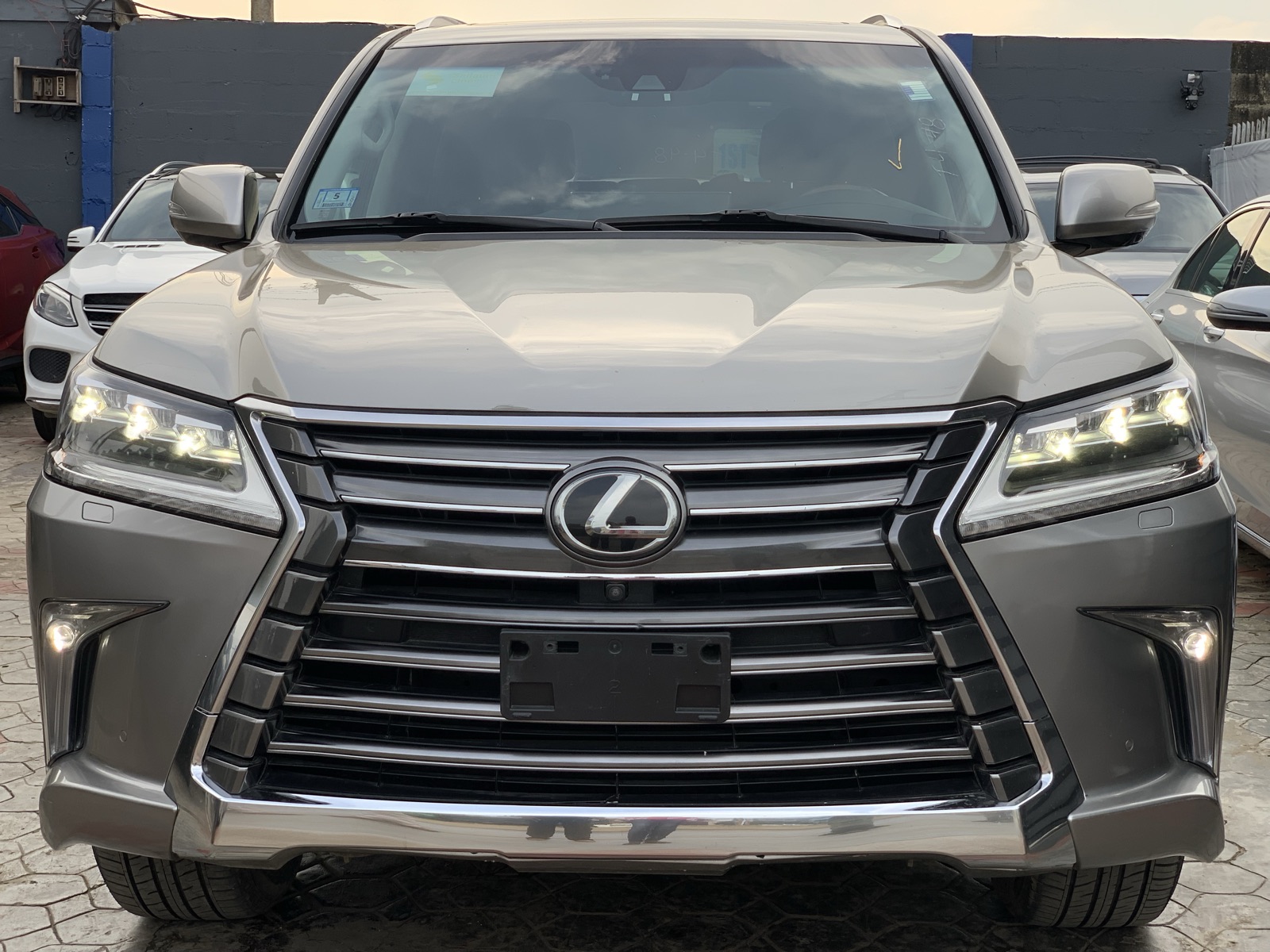 Lexus LX 570, Silver SUV for Sale