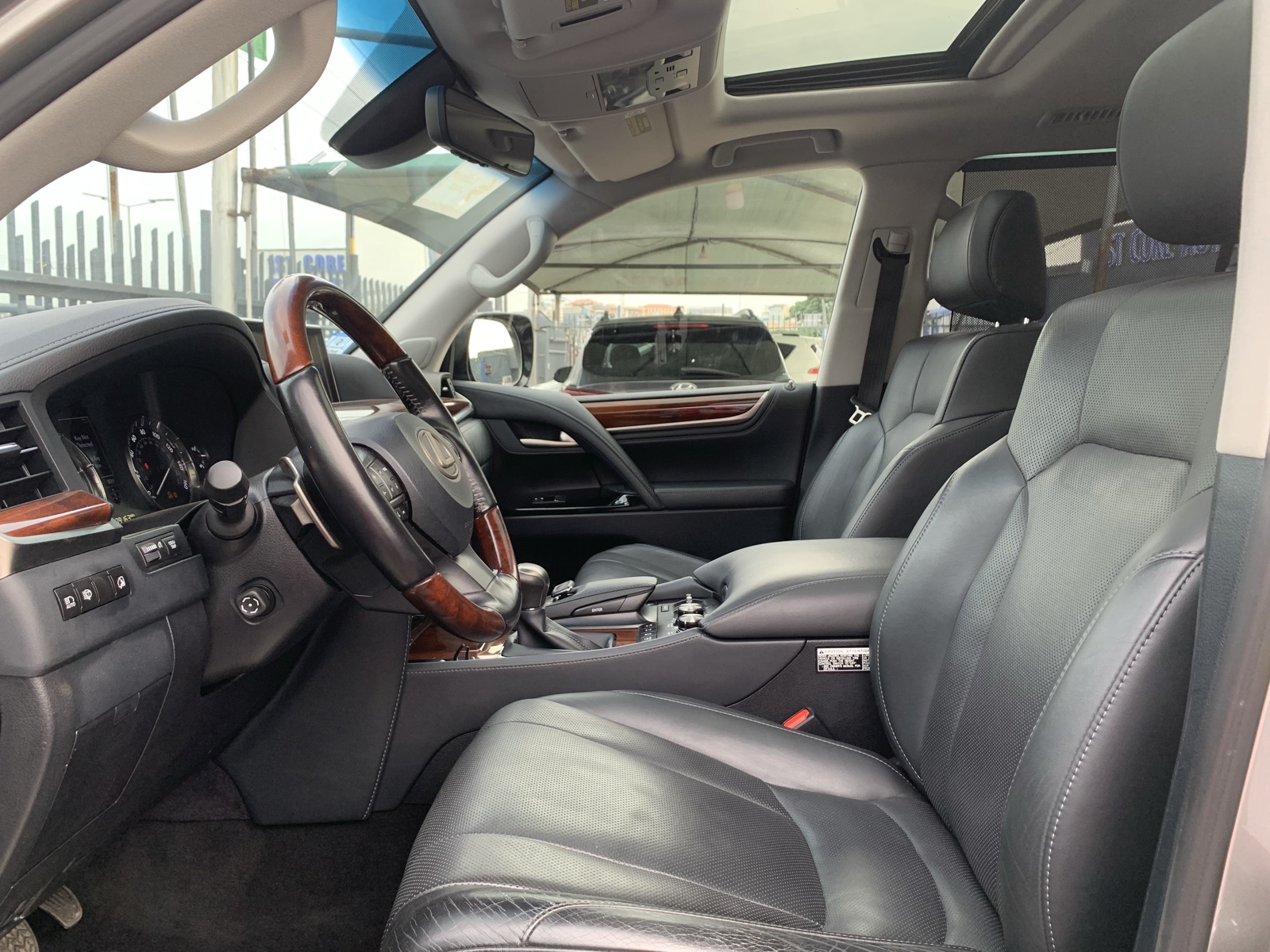 Lexus LX 570, Silver SUV for Sale