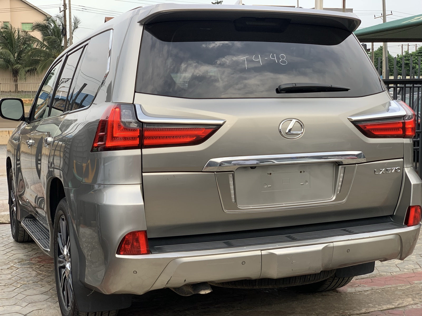 Lexus LX 570, Silver SUV for Sale