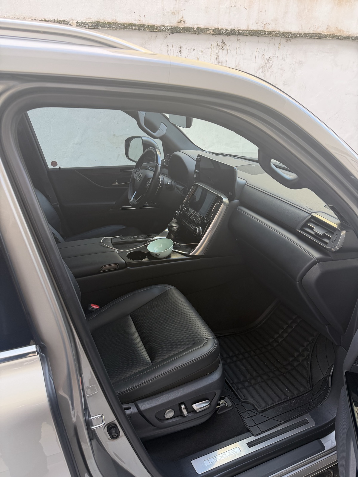 Lexus — photo 2
