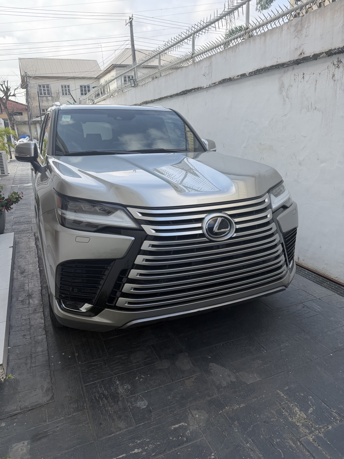 Lexus — photo 3