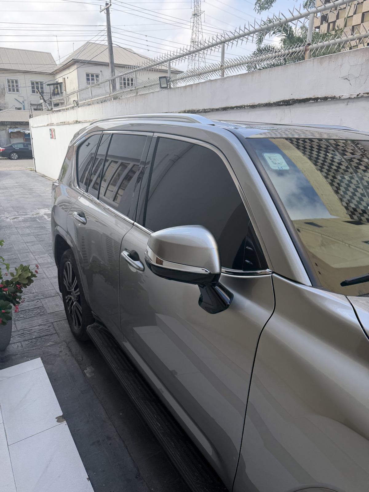 Lexus — photo 4