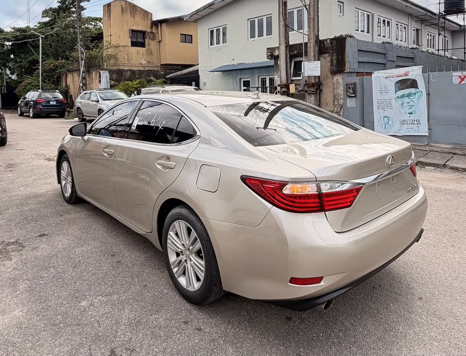 Lexus ES 350 Sedan, Gold — photo 5