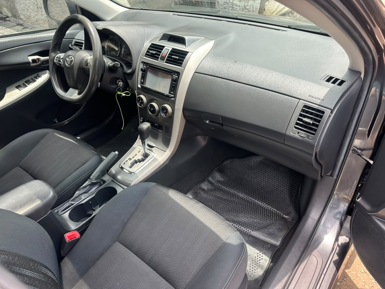 Toyota Corolla S, Dark Grey Sedan — photo 8