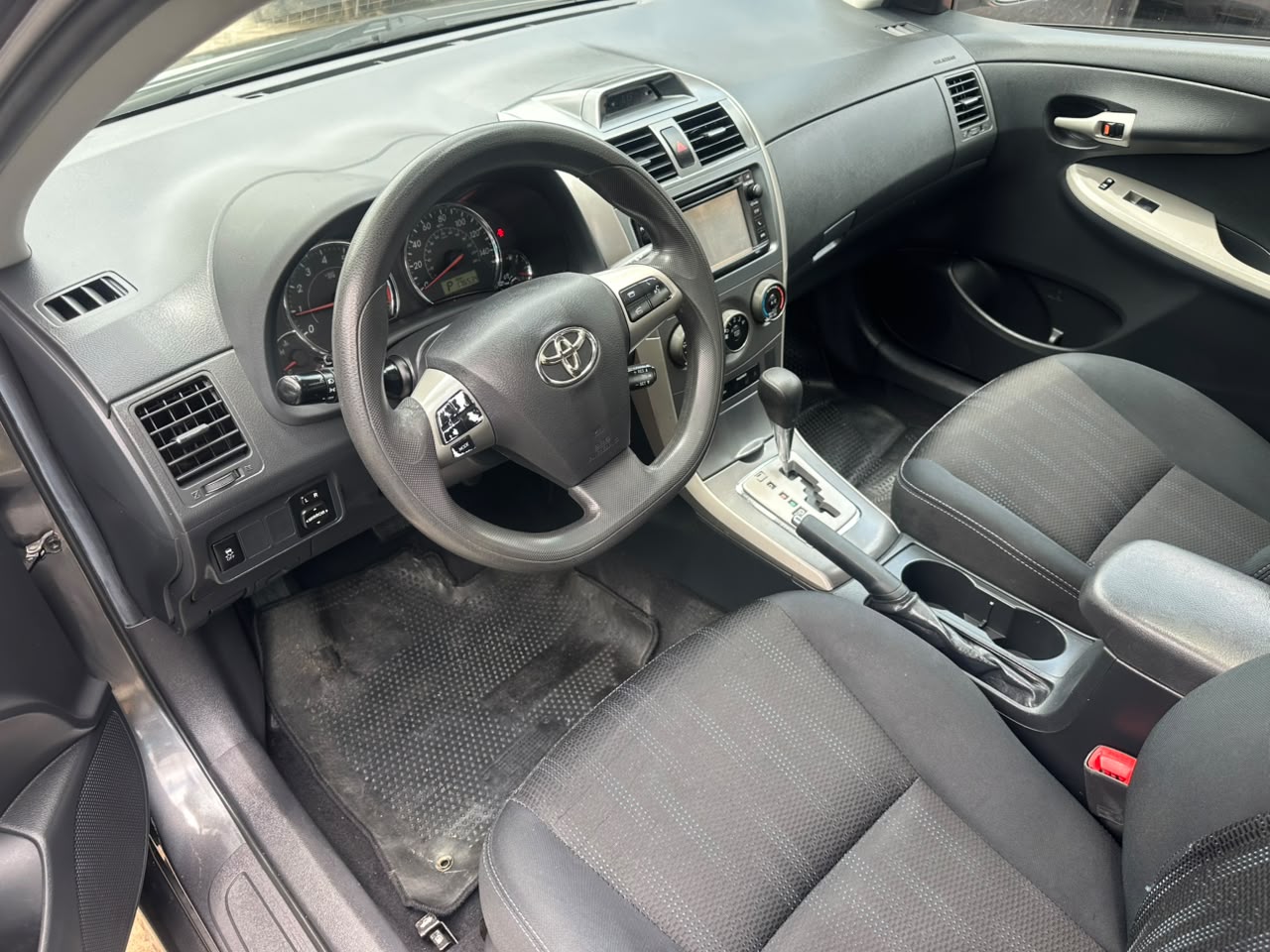 Toyota Corolla S, Dark Grey Sedan — photo 9