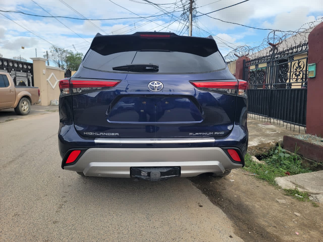 Toyota Highlander Platinum AWD, Dark Blue SUV — photo 2