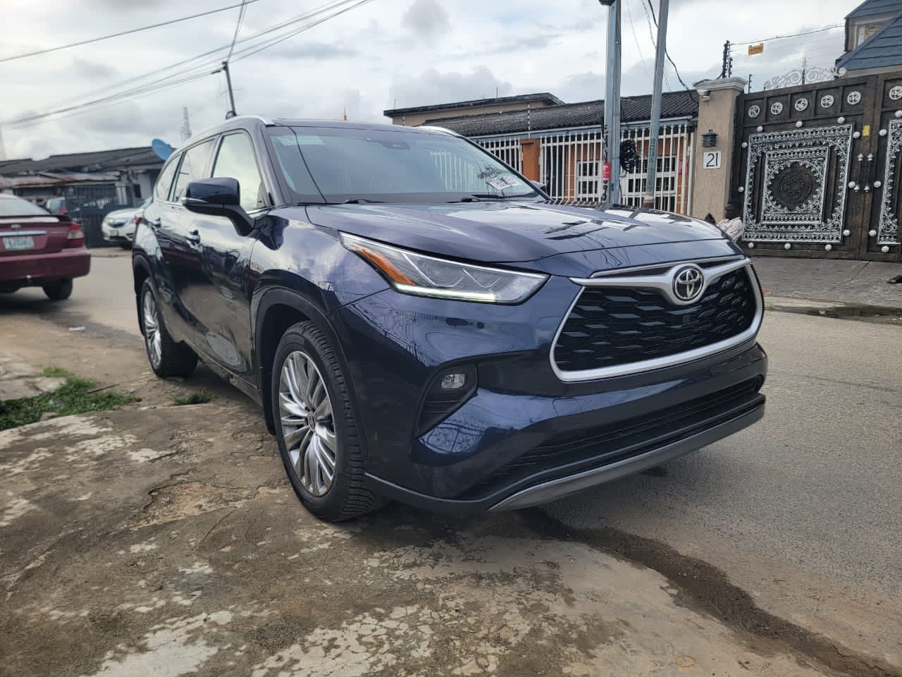 Toyota Highlander Platinum AWD, Dark Blue SUV
