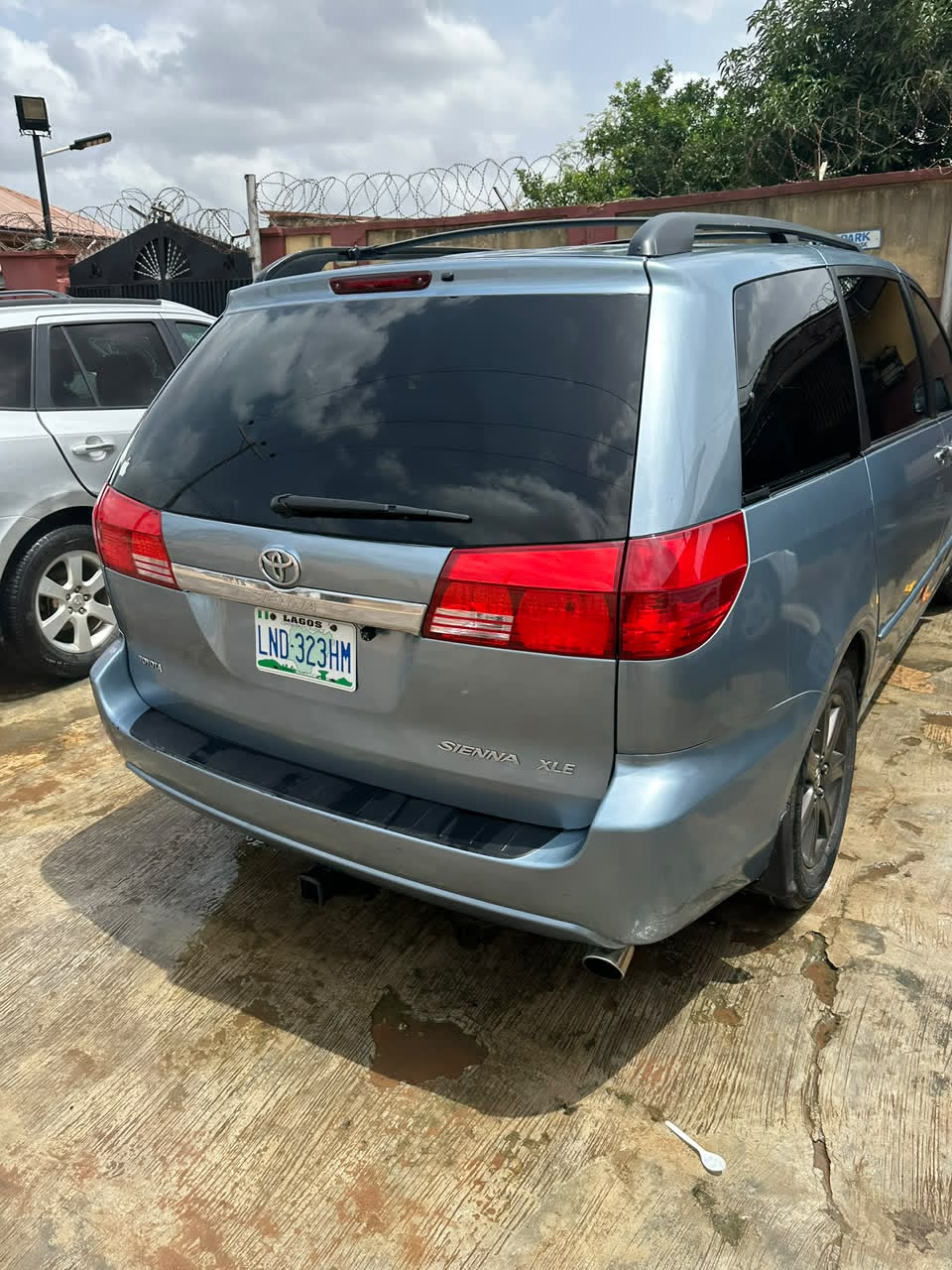 Toyota Sienna XLE, Blue MPV for Sale