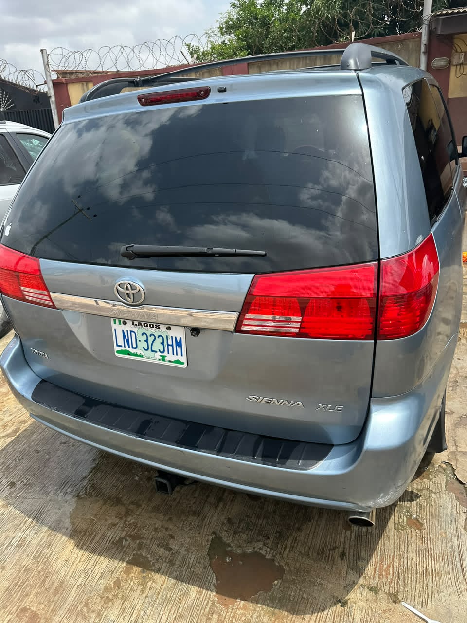 Toyota Sienna XLE, Blue MPV for Sale