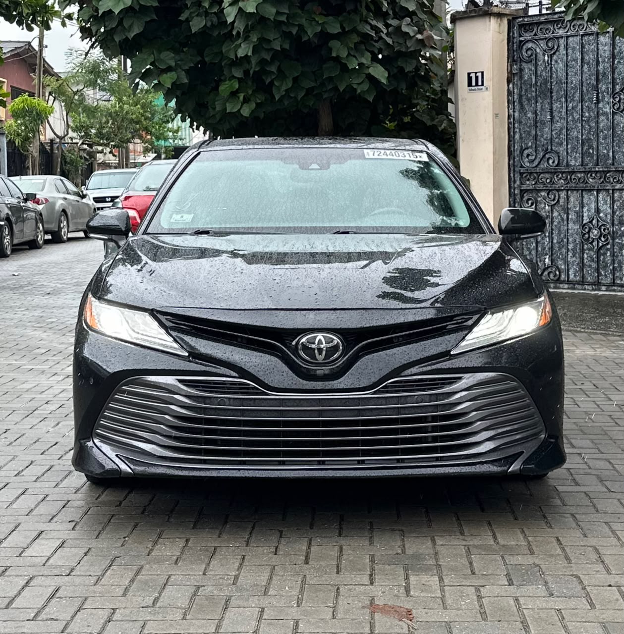 Toyota Camry XLE, Black Sedan