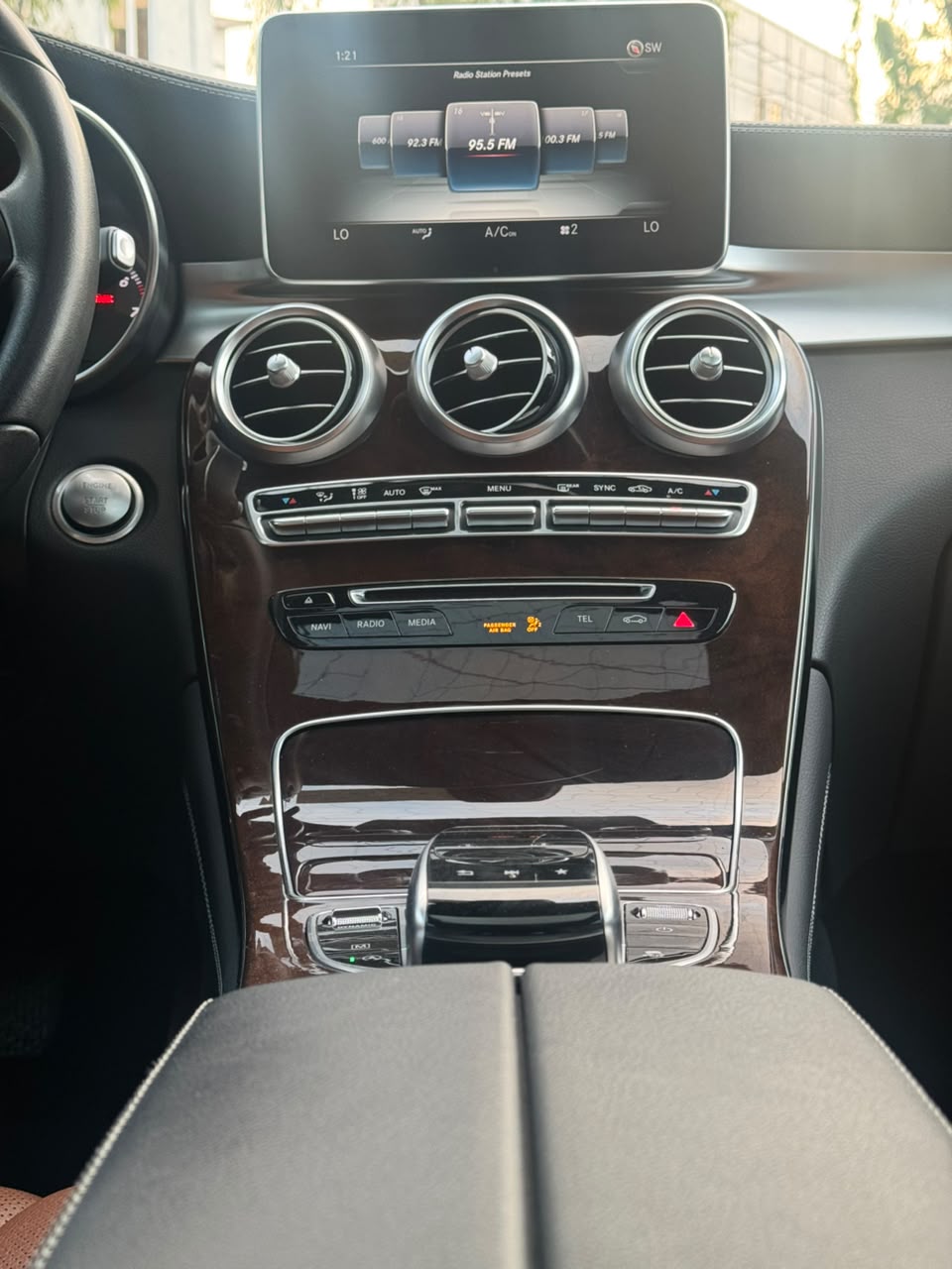 Mercedes-Benz GLC 300 4MATIC, Dark Blue SUV — photo 2
