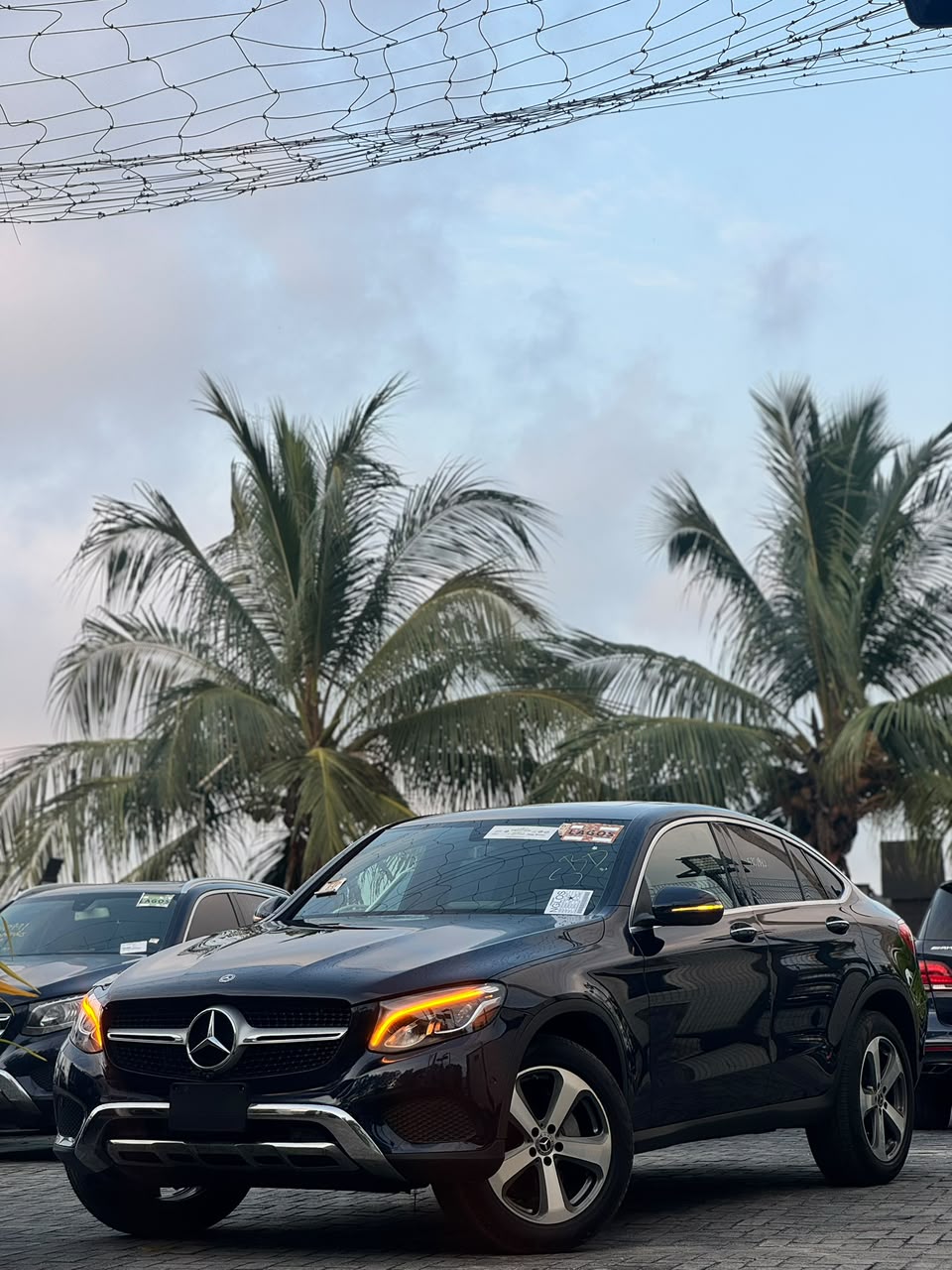 Mercedes-Benz GLC 300 4MATIC, Dark Blue SUV — photo 4