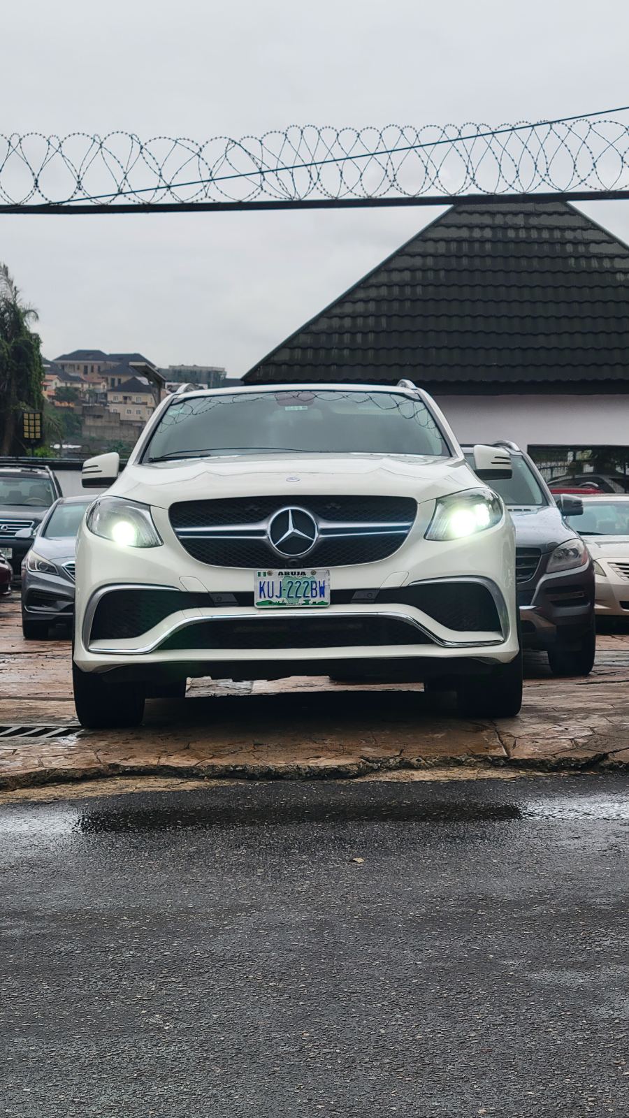 Mercedes-Benz GLE White SUV with Sunroof GLE350