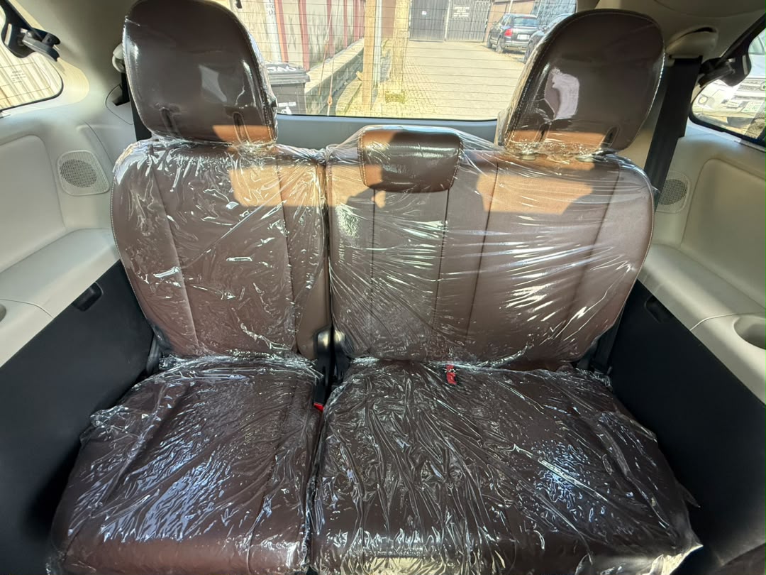 Toyota Sienna Limited, Black MPV — photo 7