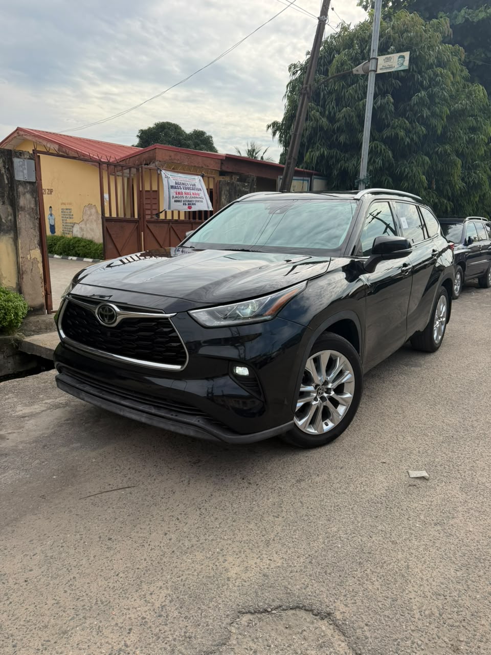 Toyota Highlander Limited AWD, Black SUV