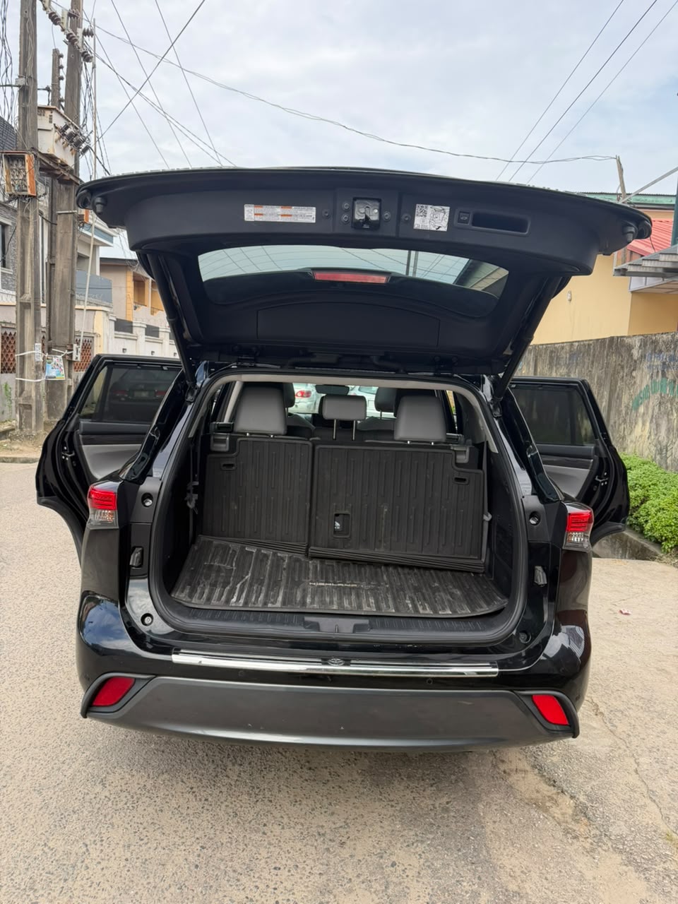 Toyota Highlander Limited AWD, Black SUV