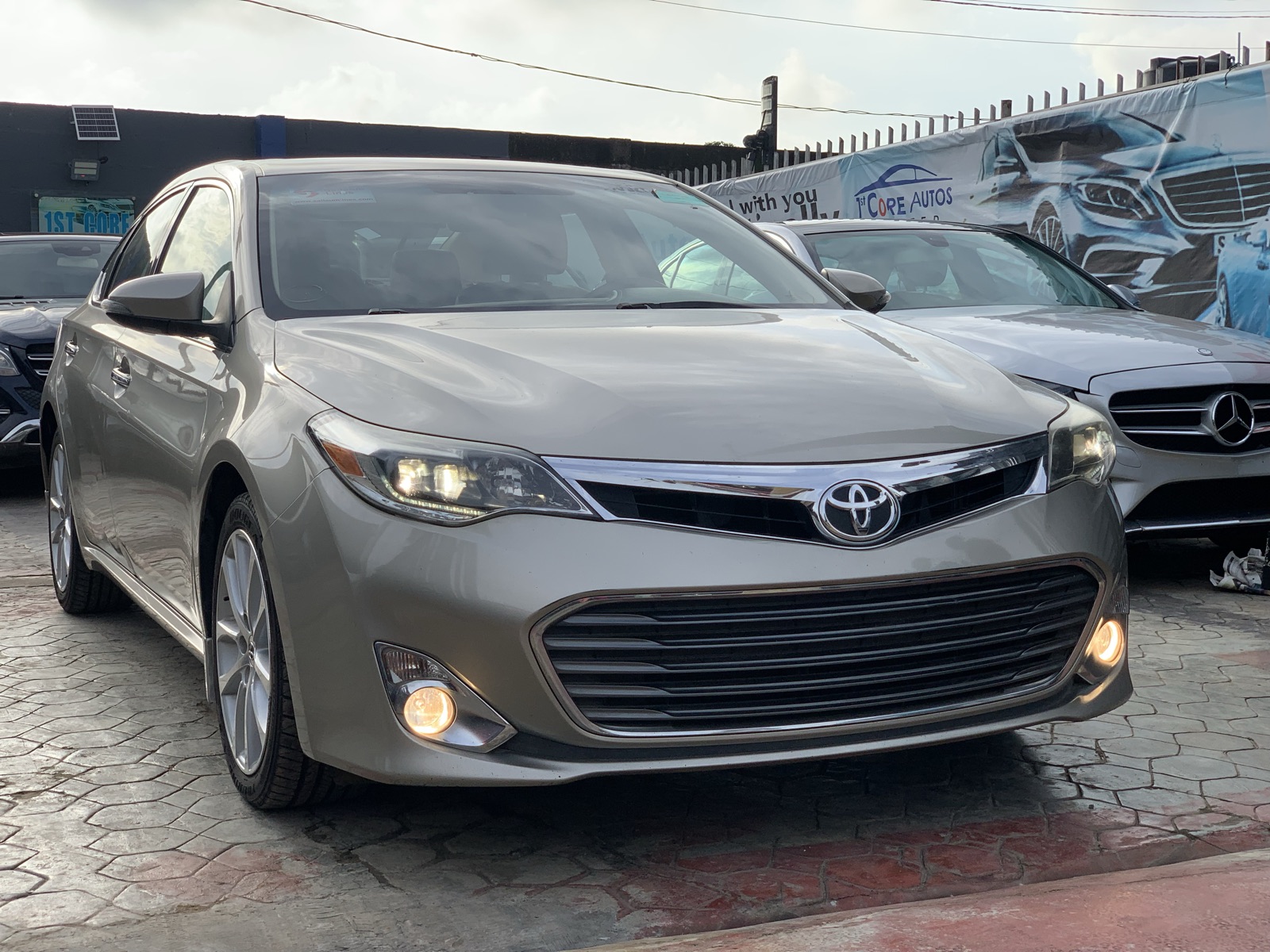 2015 Toyota Avalon Limited Gold Sedan