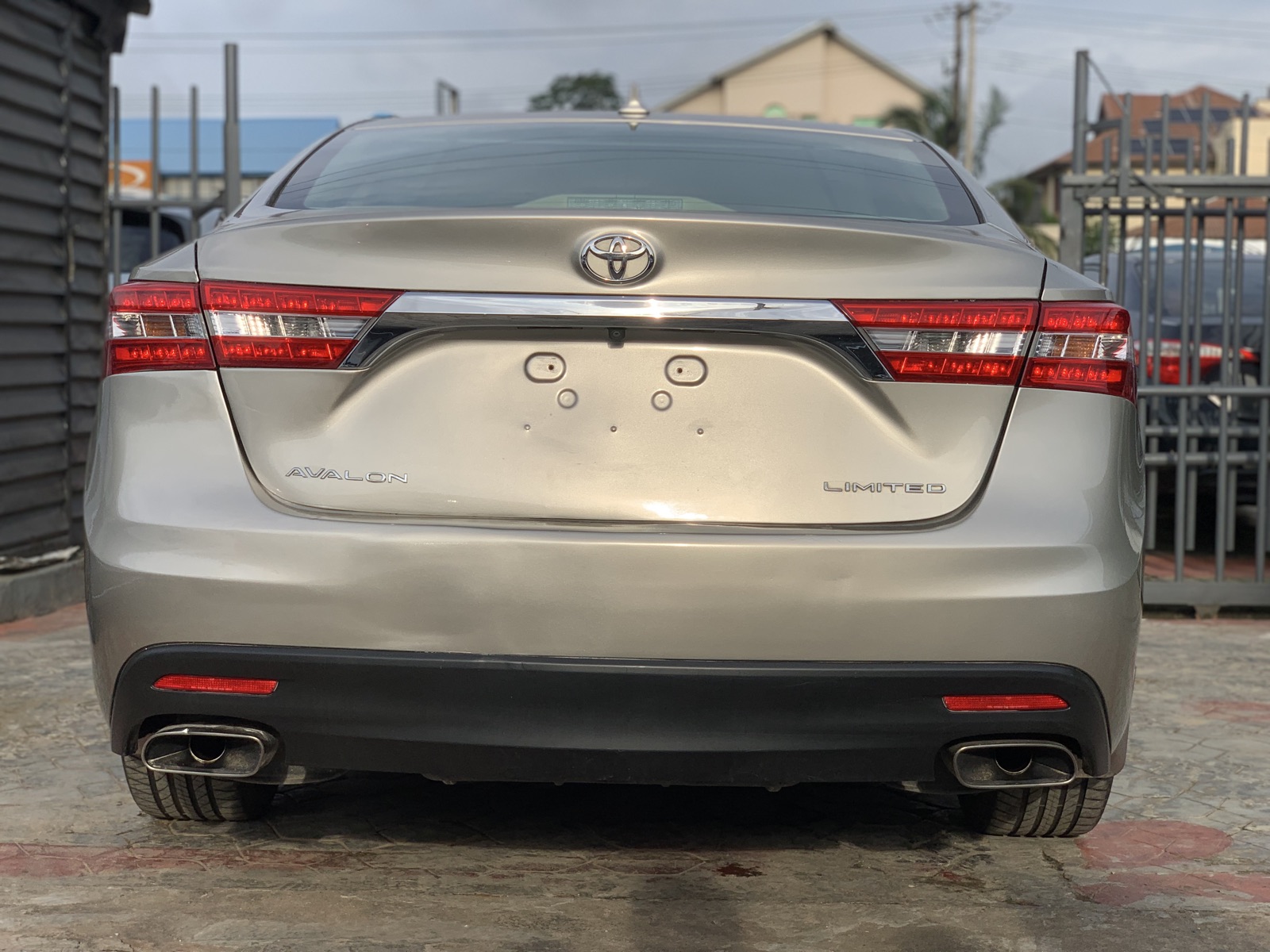 2015 Toyota Avalon Limited Gold Sedan