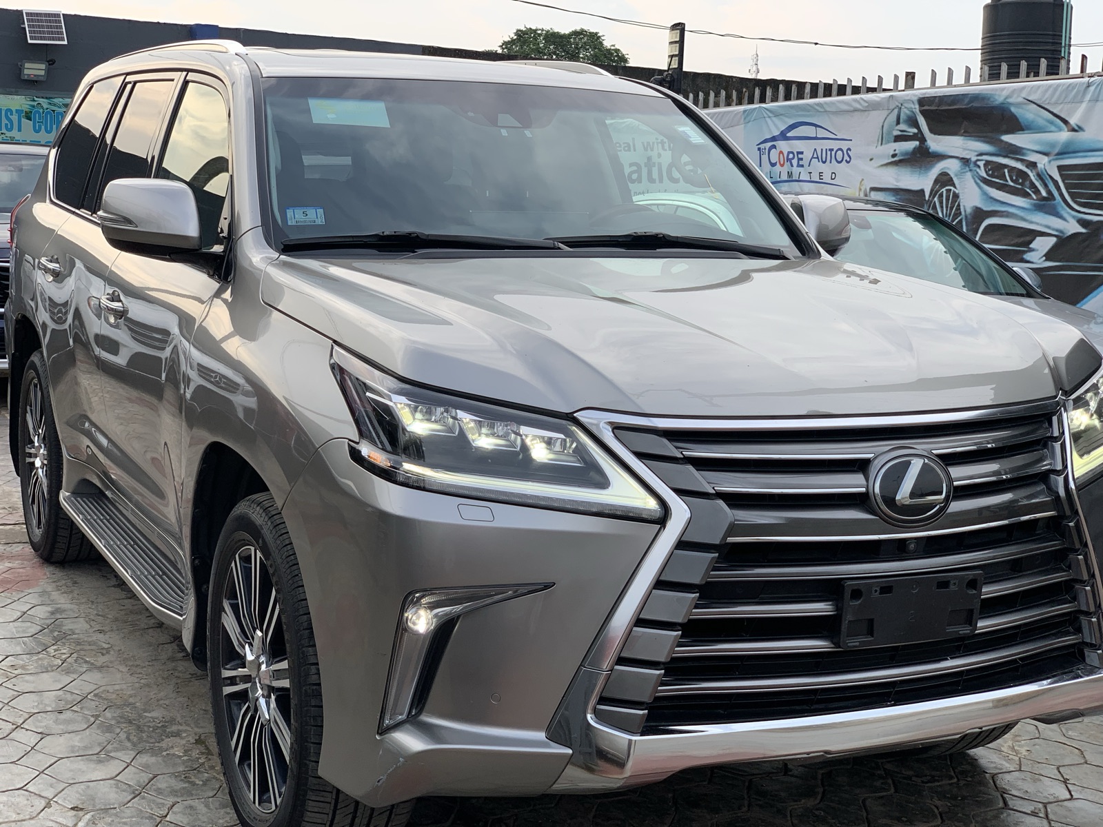Lexus LX 570 SUV, Silver