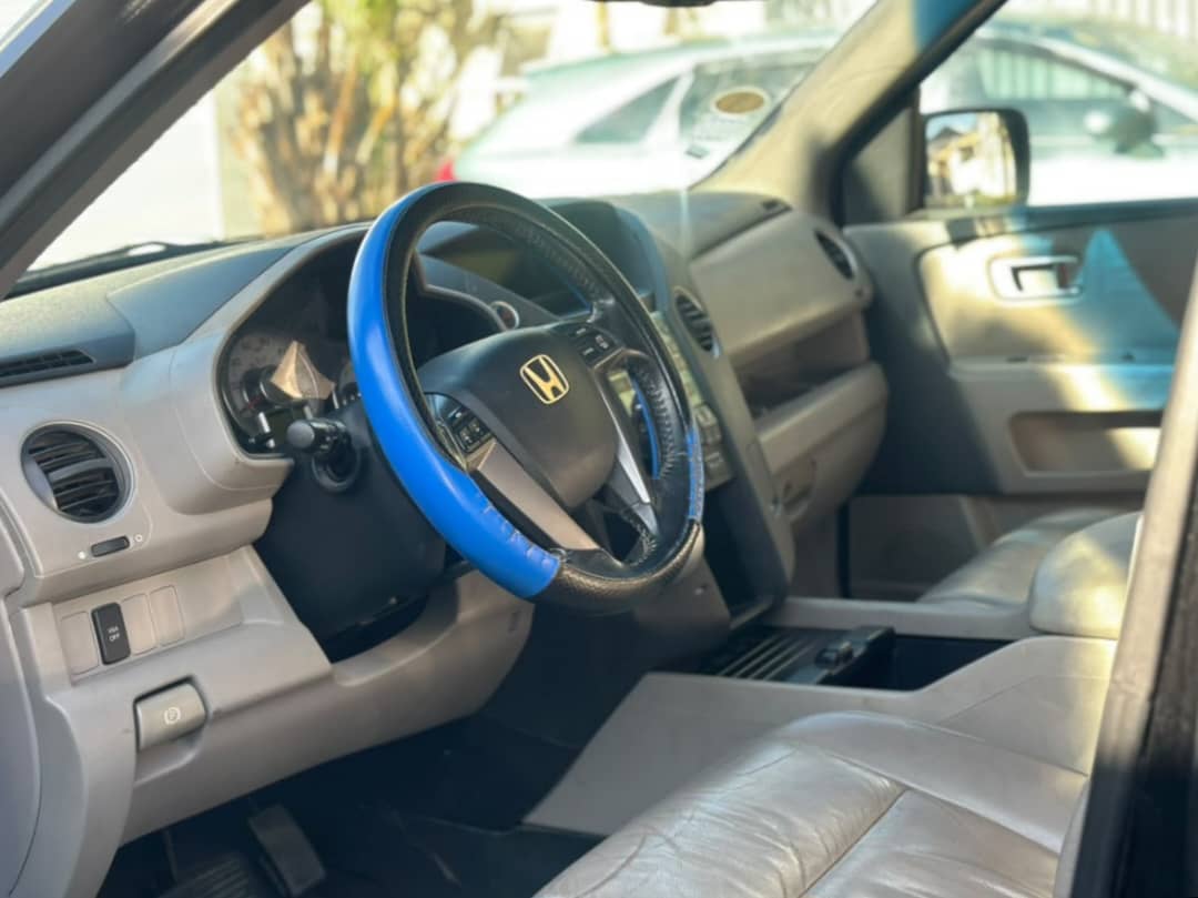2010 Honda Pilot SUV, Black — photo 3