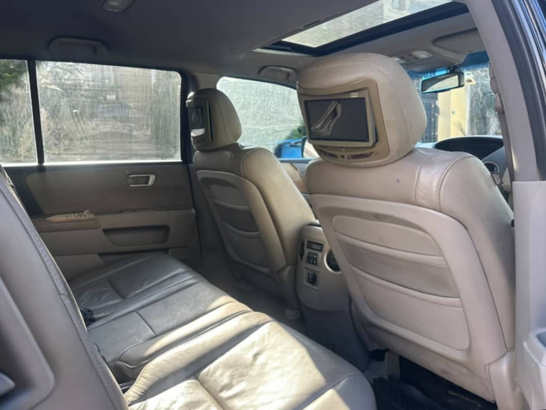 2010 Honda Pilot SUV, Black — photo 4