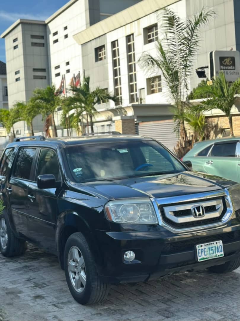 2010 Honda Pilot SUV, Black — photo 6