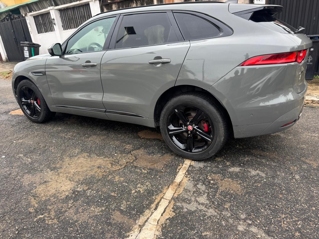 Jaguar F-PACE SUV, Grey with Black Rims — photo 4