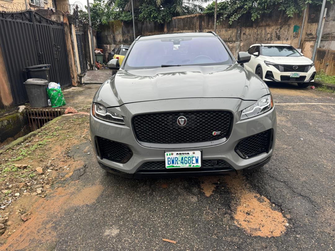 Jaguar F-PACE SUV, Grey with Black Rims — photo 10