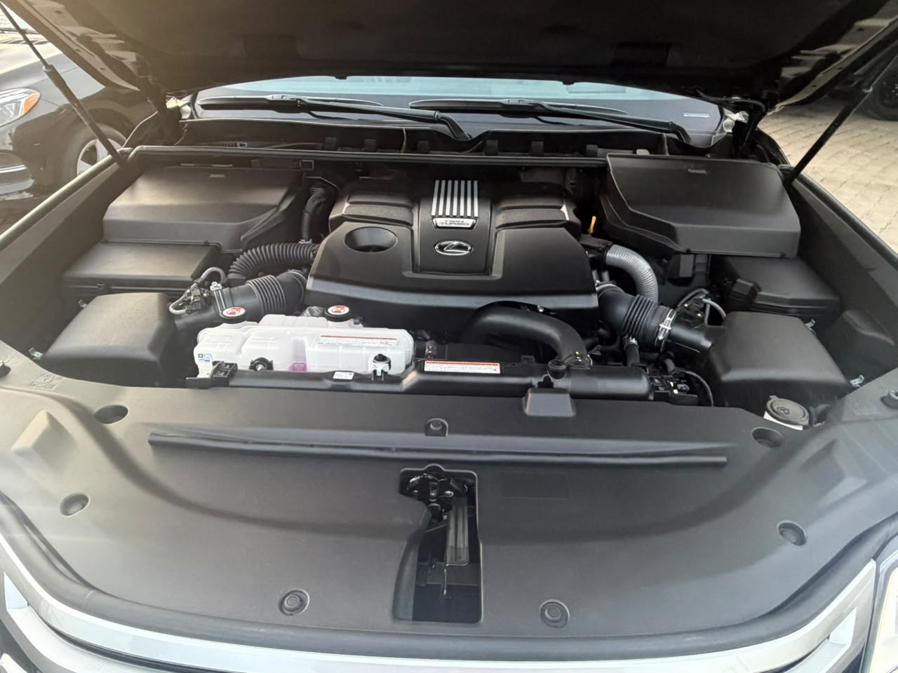 Lexus LX 600, Black SUV