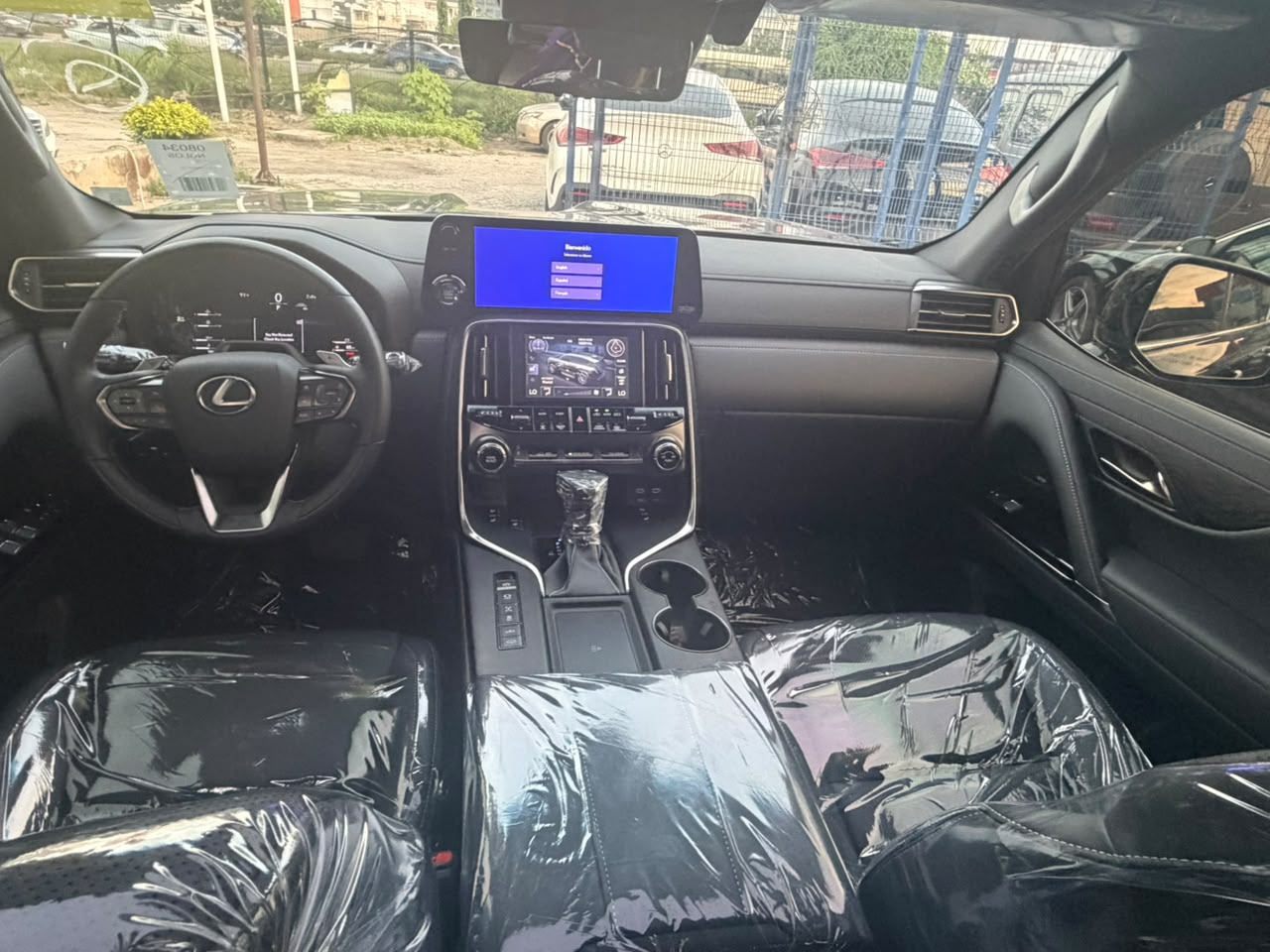 Lexus LX 600, Black SUV