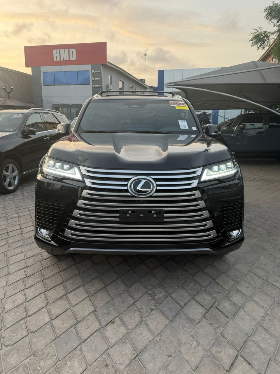 Lexus LX 600, Black SUV