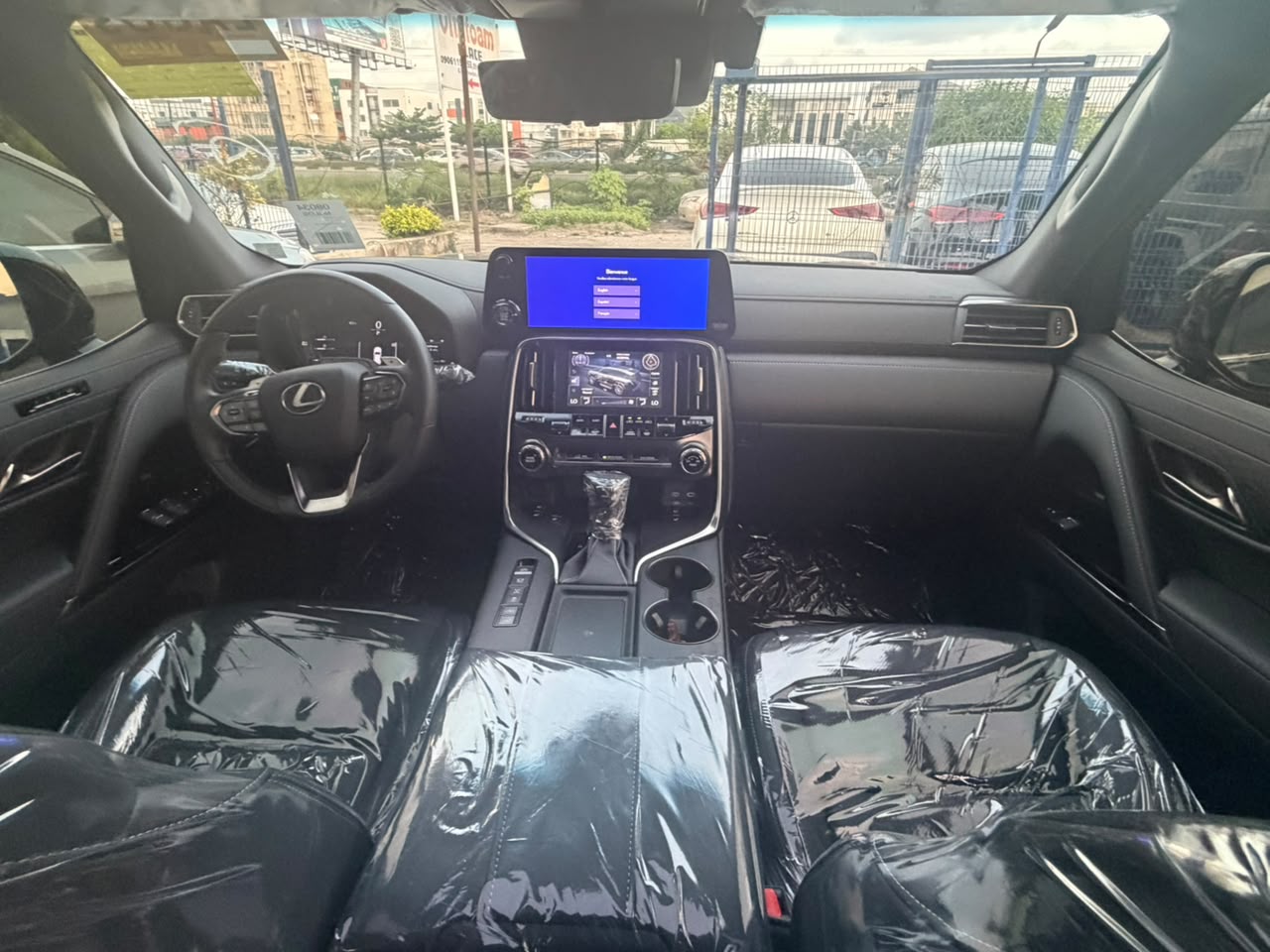 Lexus LX 600, Black SUV