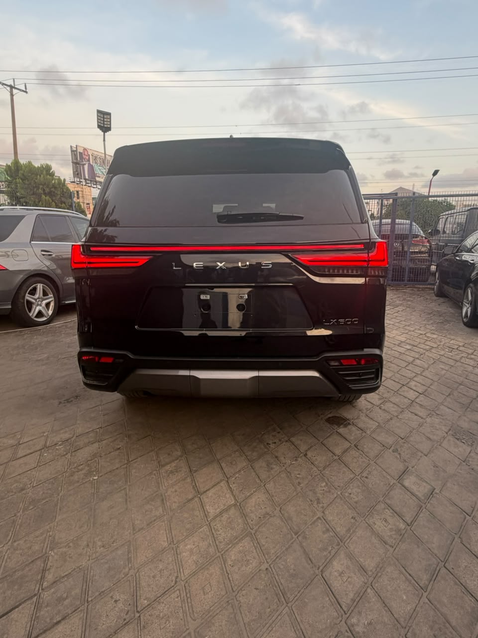 Lexus LX 600, Black SUV