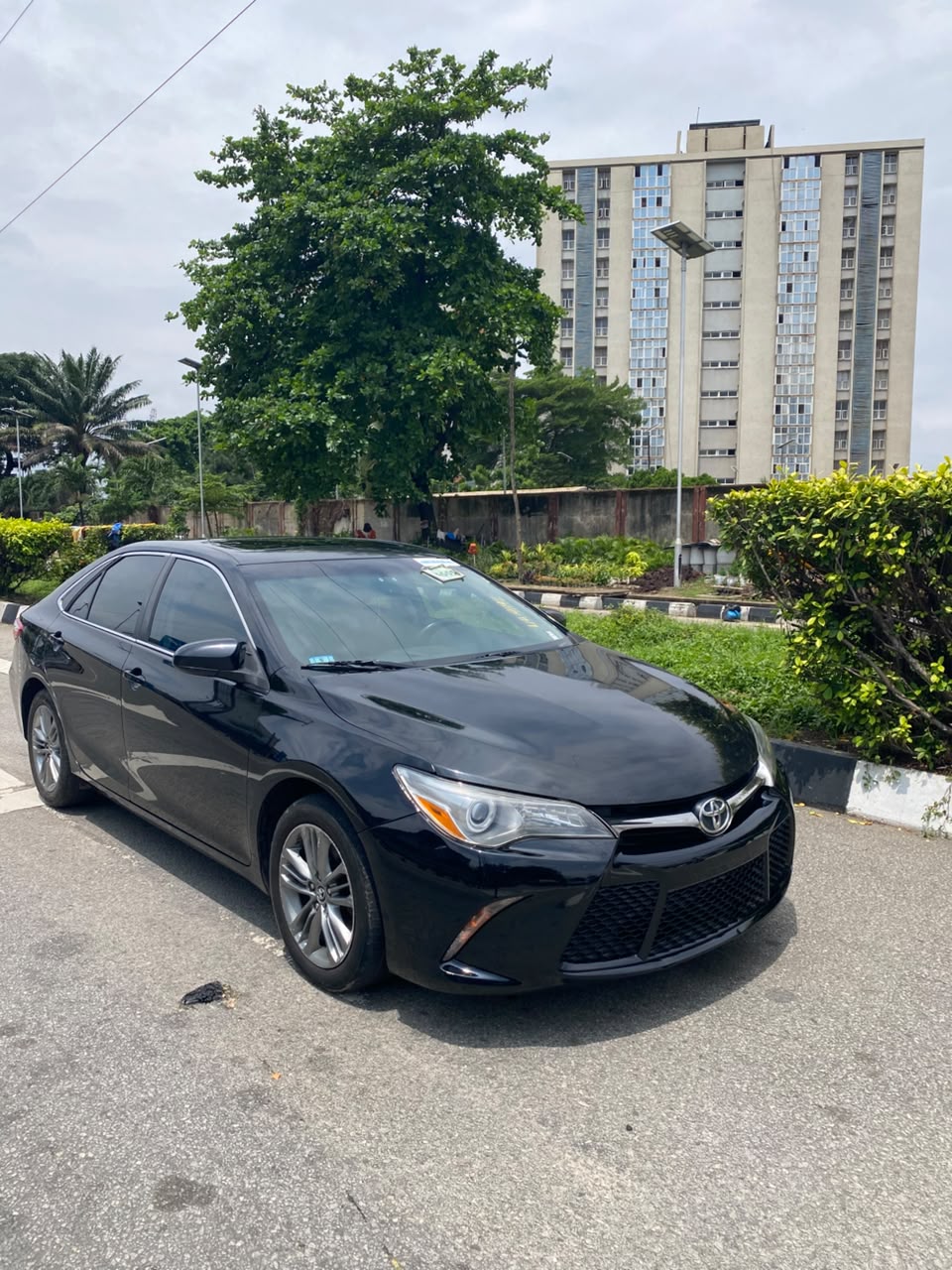 Toyota Camry SE Black Sedan