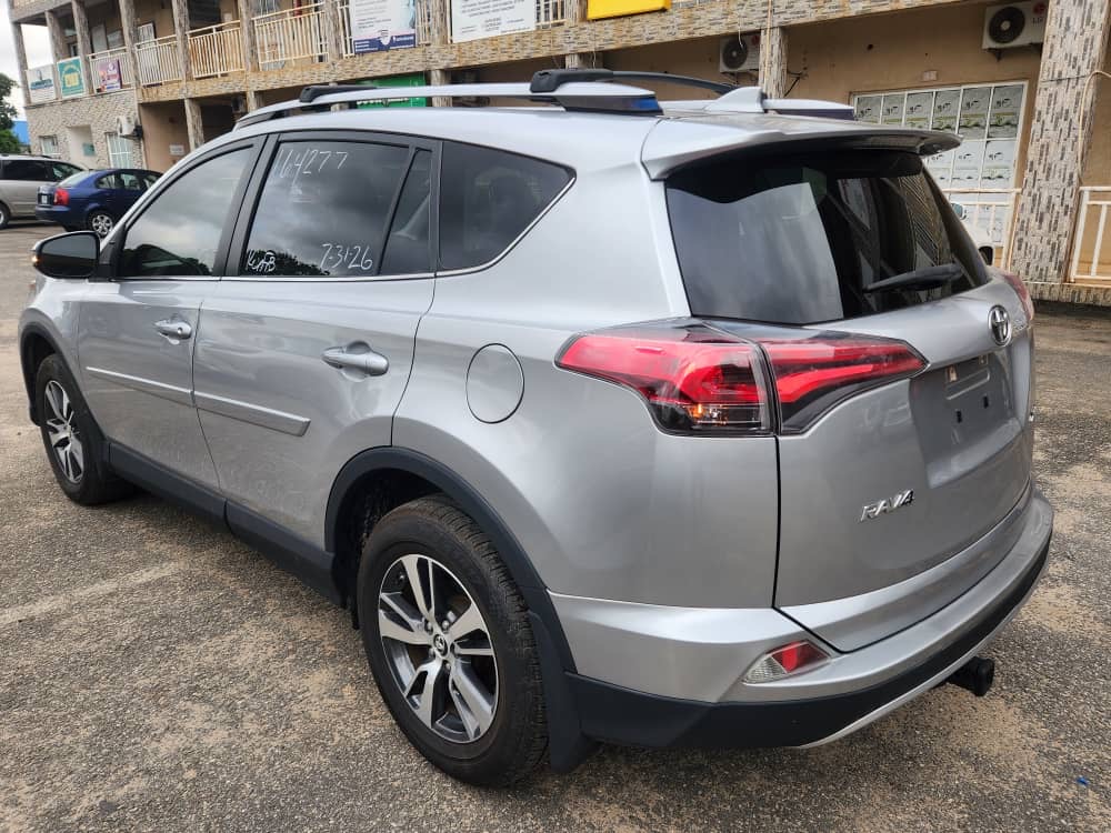 For sale 2018 rav4 limited — photo 8