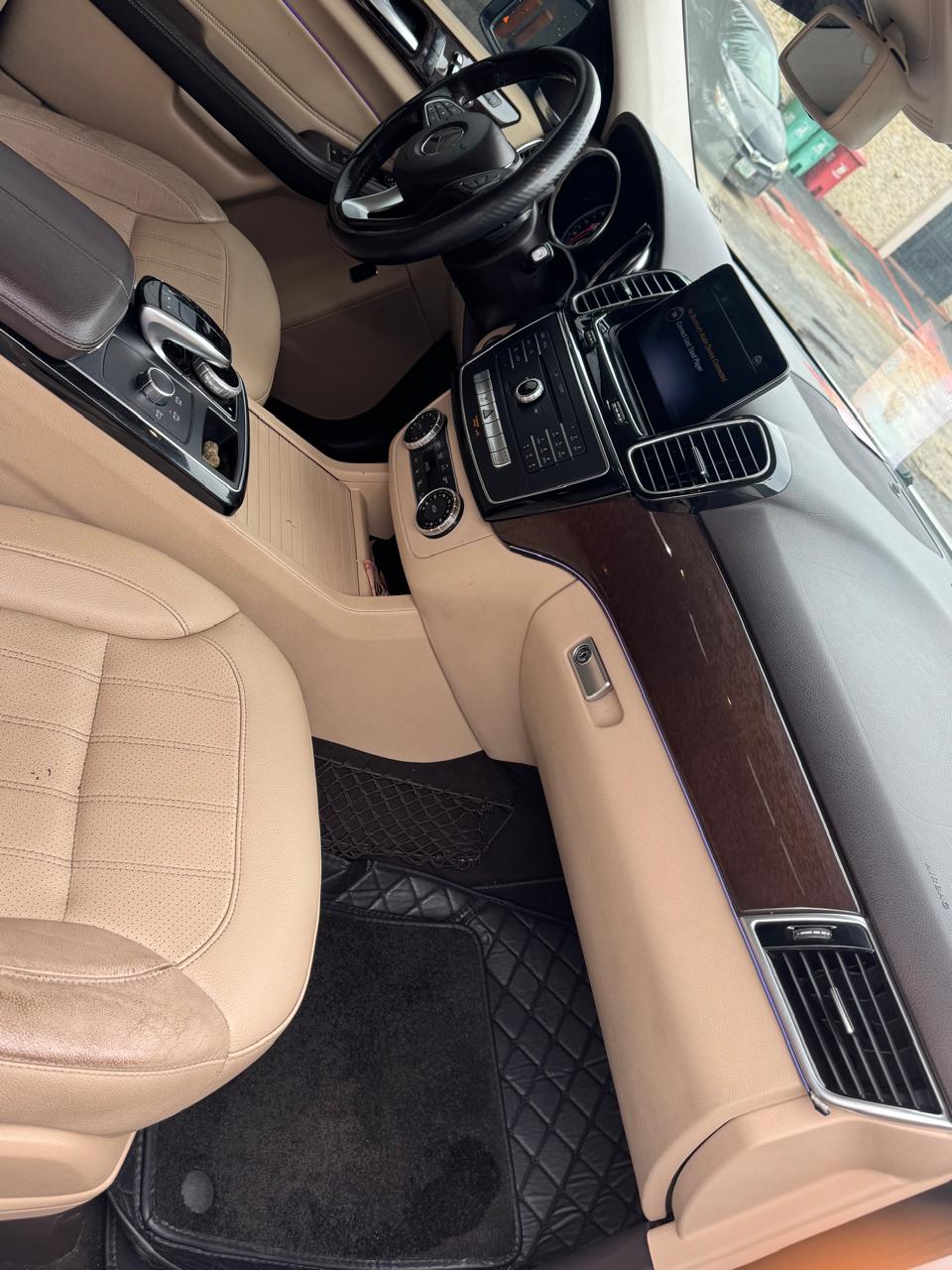 Mercedes-Benz GLE 350 White SUV GLE350