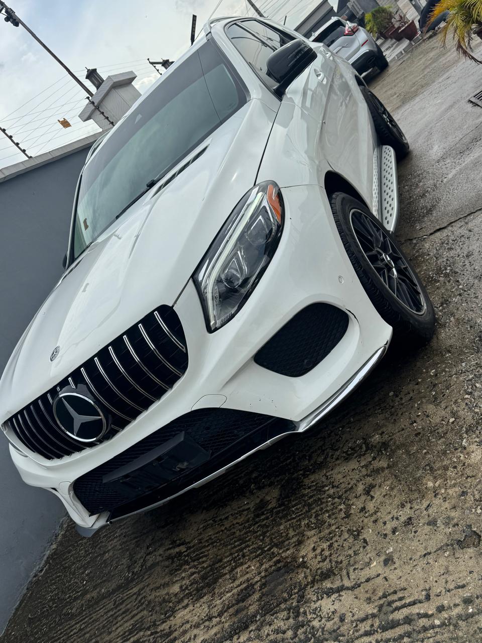 Mercedes-Benz GLE 350 White SUV GLE350