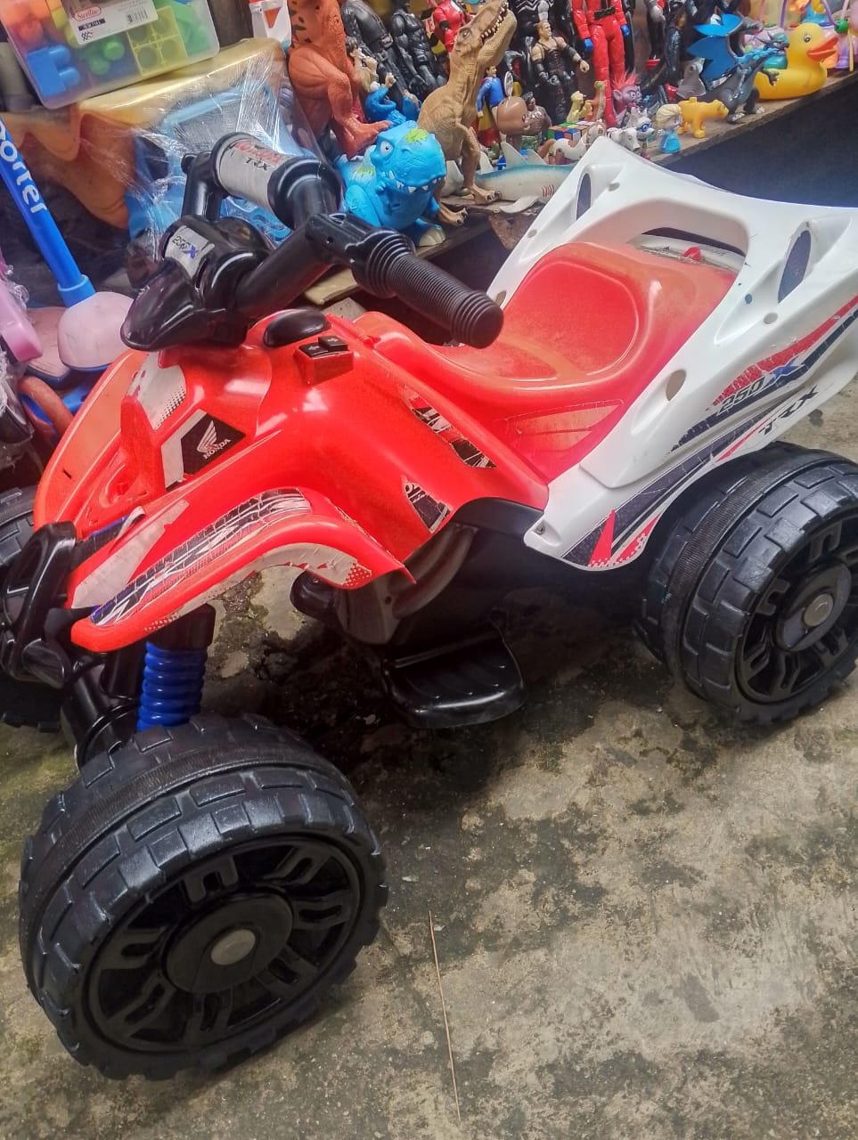 Honda TRX 250R Red Ride-On Toy Car