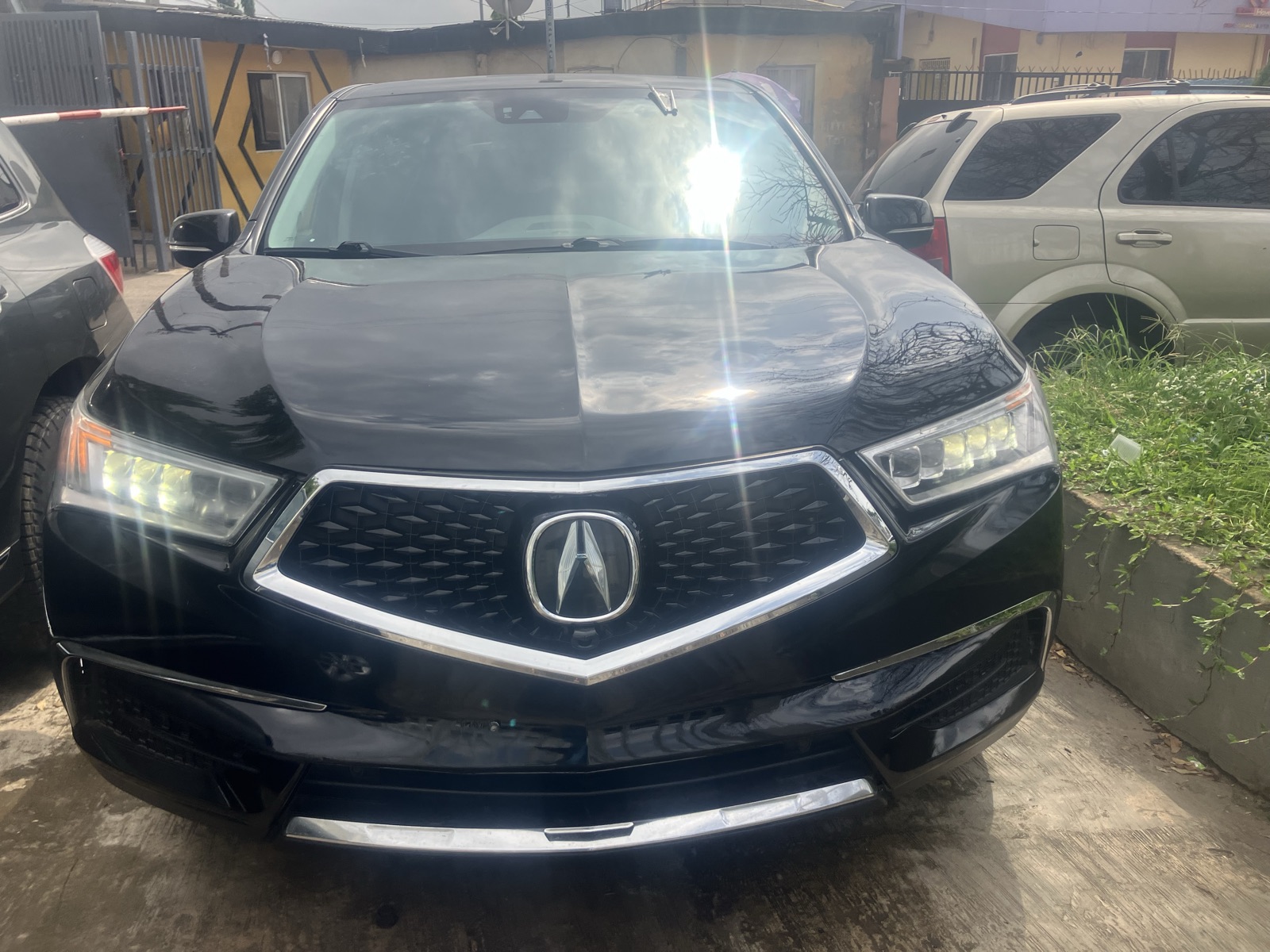Acura MDX Black SUV with Alloy Wheels