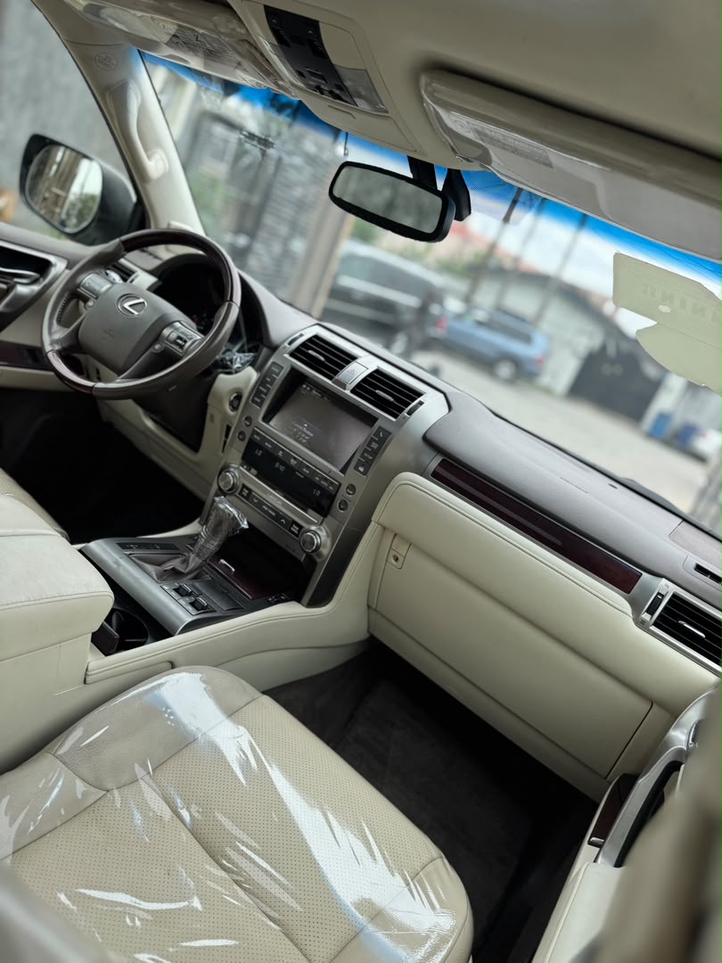 Lexus GX 450 Silver SUV — photo 2