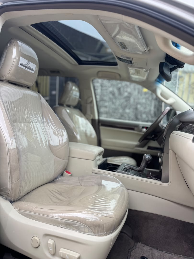 Lexus GX 450 Silver SUV — photo 4