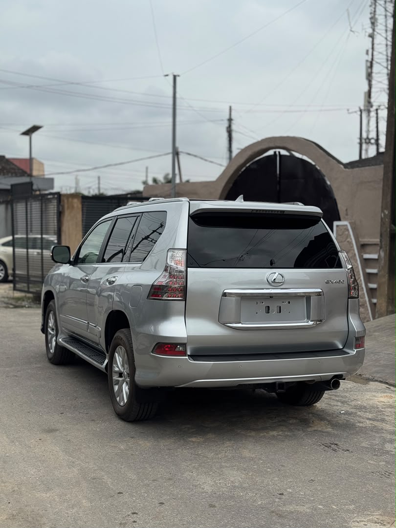 Lexus GX 450 Silver SUV — photo 5