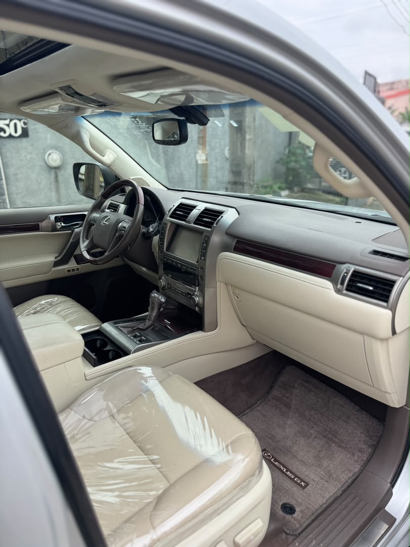 Lexus GX 450 Silver SUV — photo 7